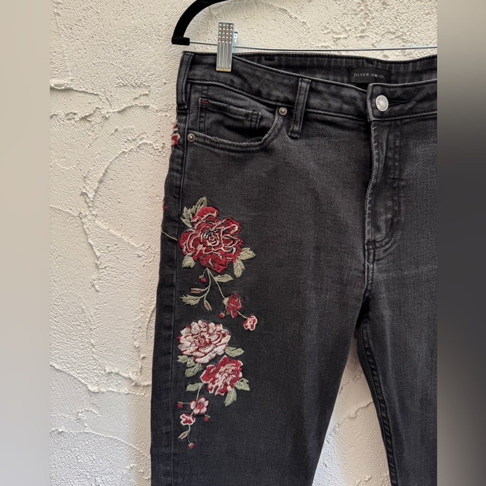 Silver Jeans Black Ankle Jeans with Red Rose Embroidery - Picture 2 of 4